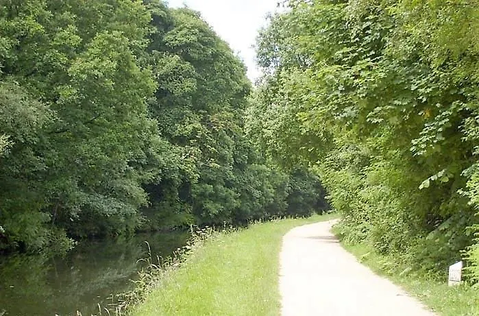 *rg7h*for Your Relaxed & Cosy Free Parking * Leeds